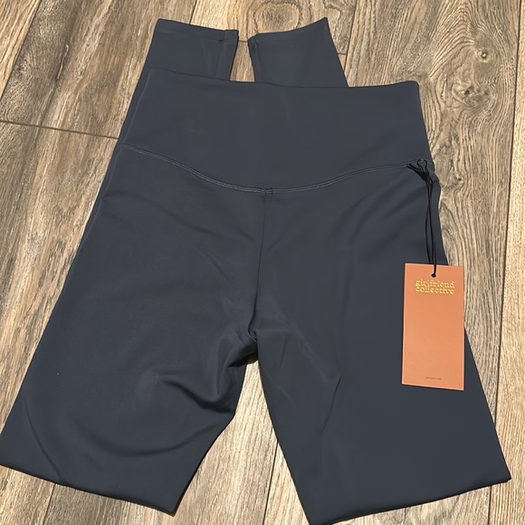 NWT Girlfriend Collective dark blue high waisted leggings - Picture 2 of 3